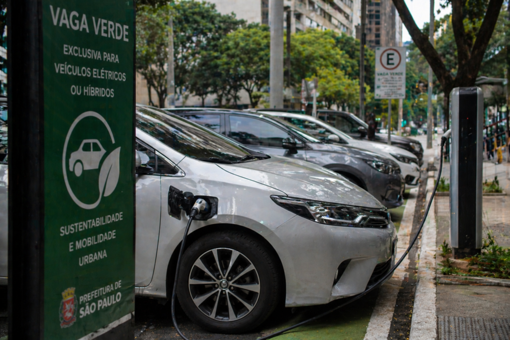 Câmara de SP aprova projeto que cria vagas verdes para veículos menos poluentes camara-de-sp-aprova-projeto-que-cria-vagas-verdes-para-veiculos-menos-poluentes